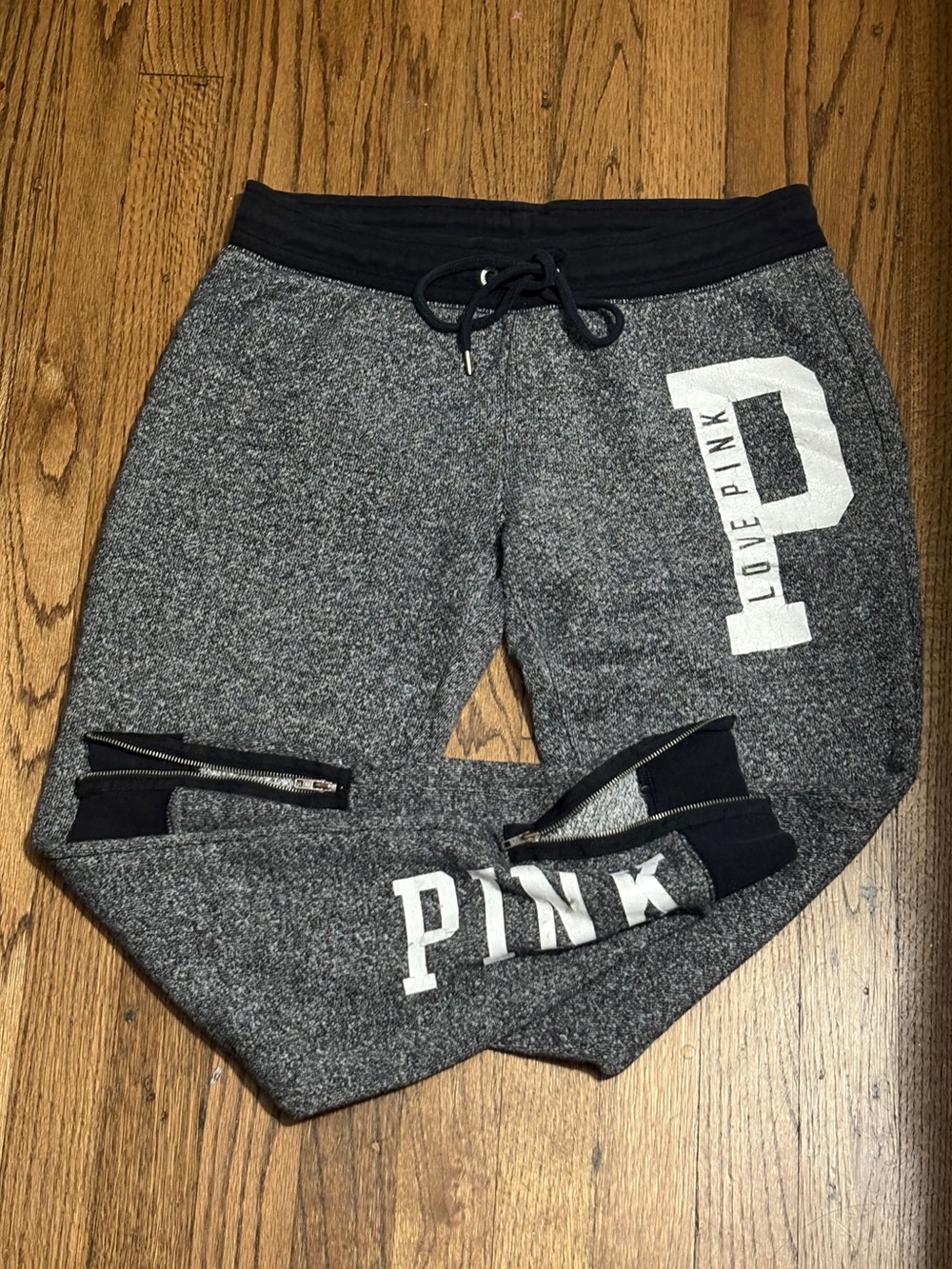 👻CLEARANCE ITEM👻 
Victoria’s Secret PINK Joggers W/Leg Spell-Out